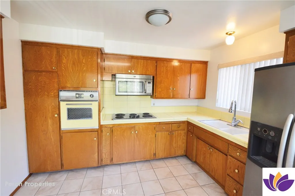 1755 N Berendo Street 28, Los Angeles, California 90027 home-pic-35